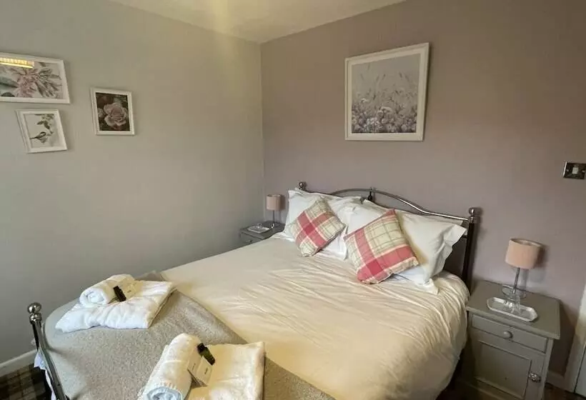 בית מלון כפרי The Kings Arms Inn