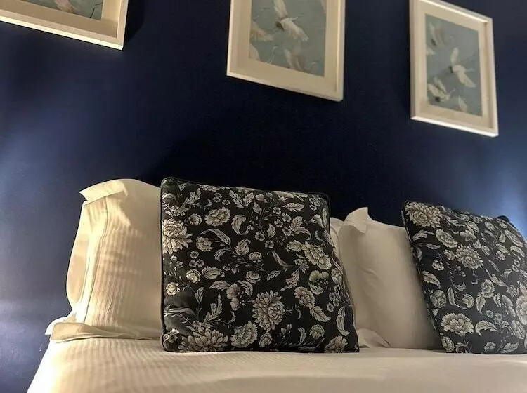 בית מלון כפרי The Kings Arms Inn