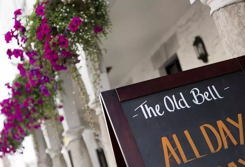 فندق The Old Bell   Warminster