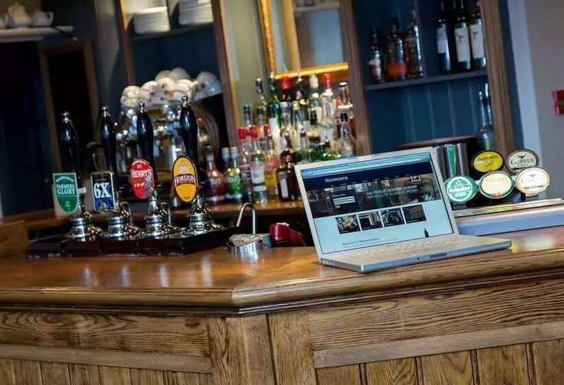 فندق The Old Bell   Warminster