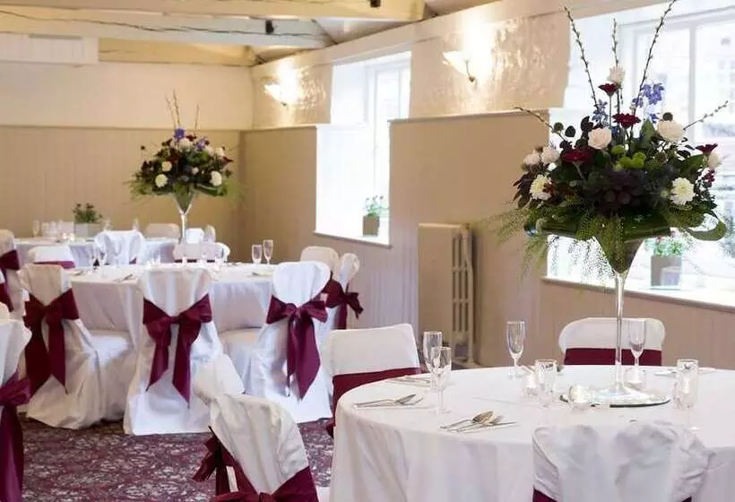 فندق The Old Bell   Warminster