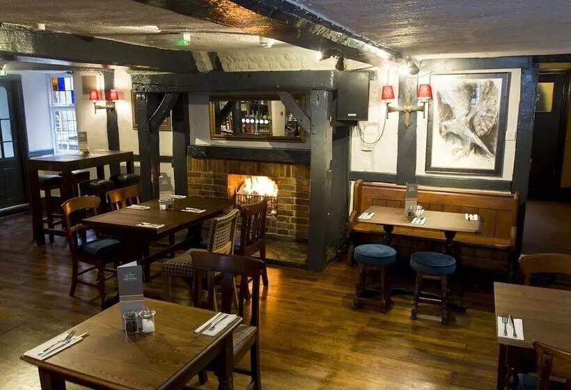 فندق The Old Bell   Warminster