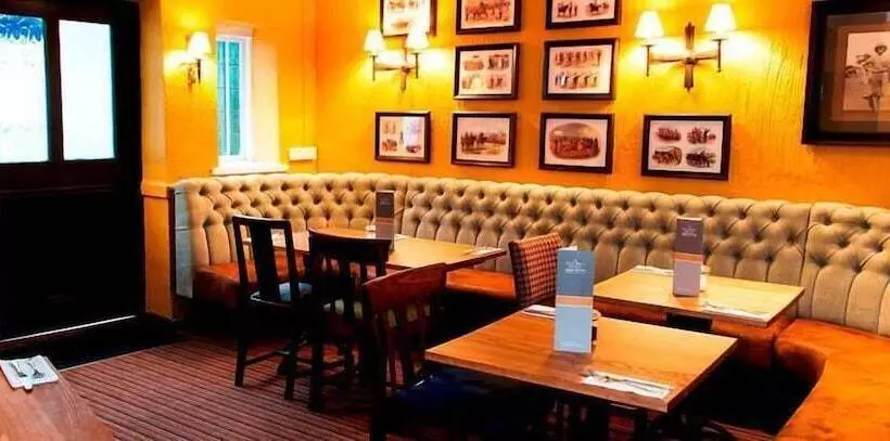 فندق The Old Bell   Warminster