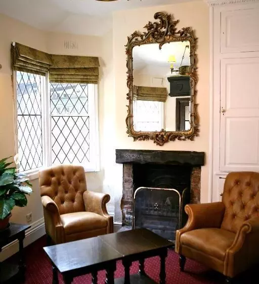 Отель The Saracens Head