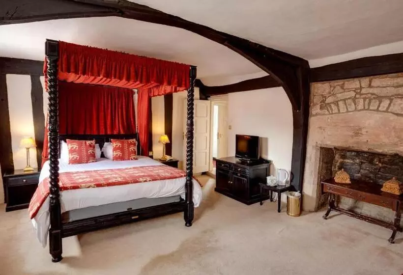 Отель The Saracens Head