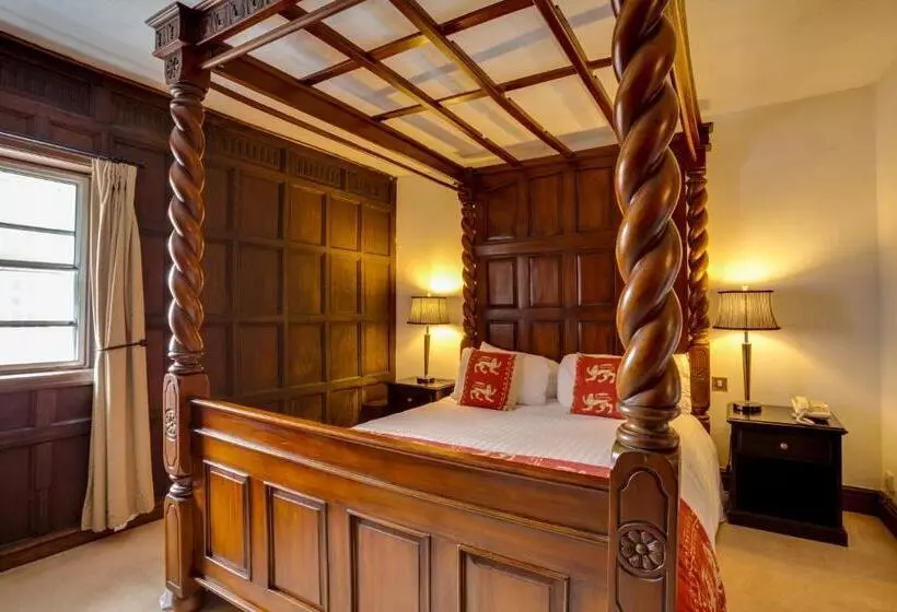 Отель The Saracens Head