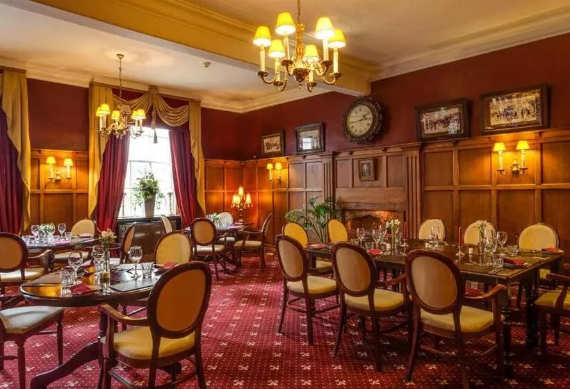 Отель The Saracens Head