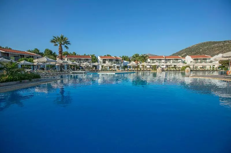 Golden Coast Hotel & Bungalows All Inclusive