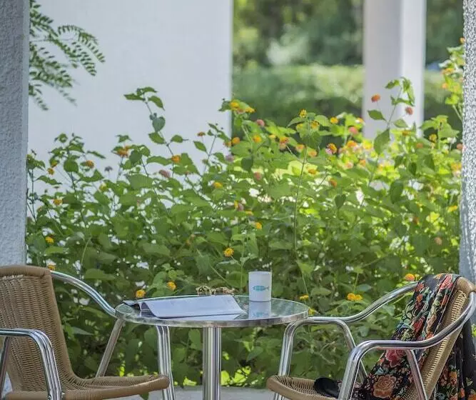 Golden Coast Hotel & Bungalows All Inclusive