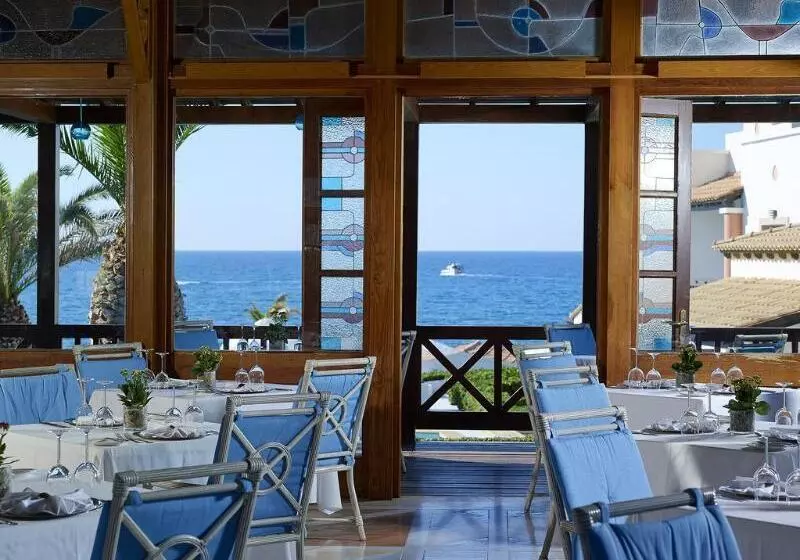 ホテル Knossos Royal Village