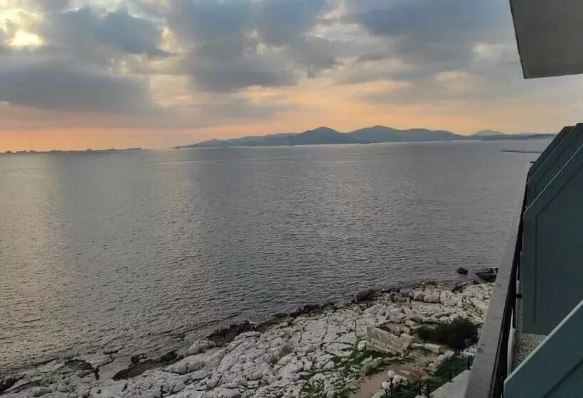 ホテル Queens Leriotis