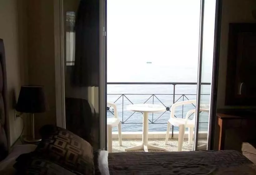 ホテル Queens Leriotis