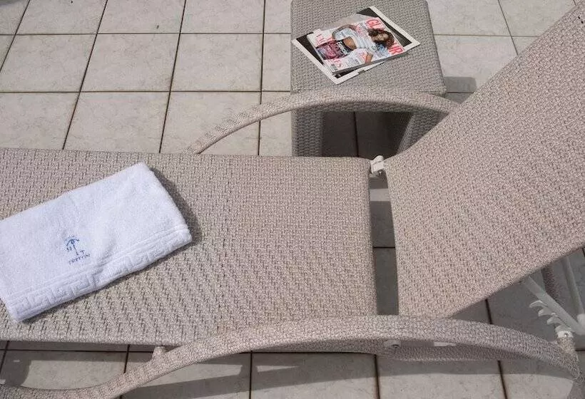 Triton Hotel Piraeus