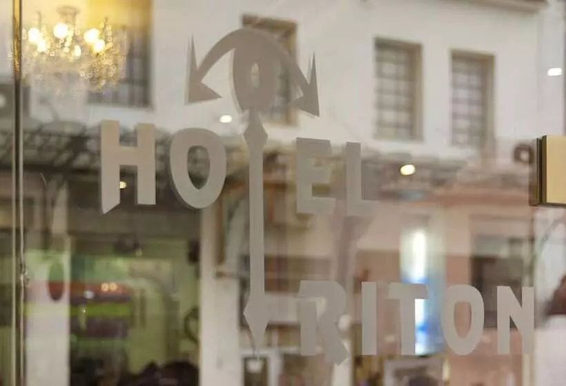 Triton Hotel Piraeus