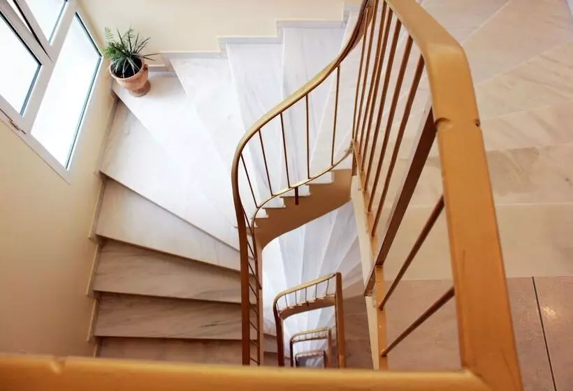 Triton Hotel Piraeus