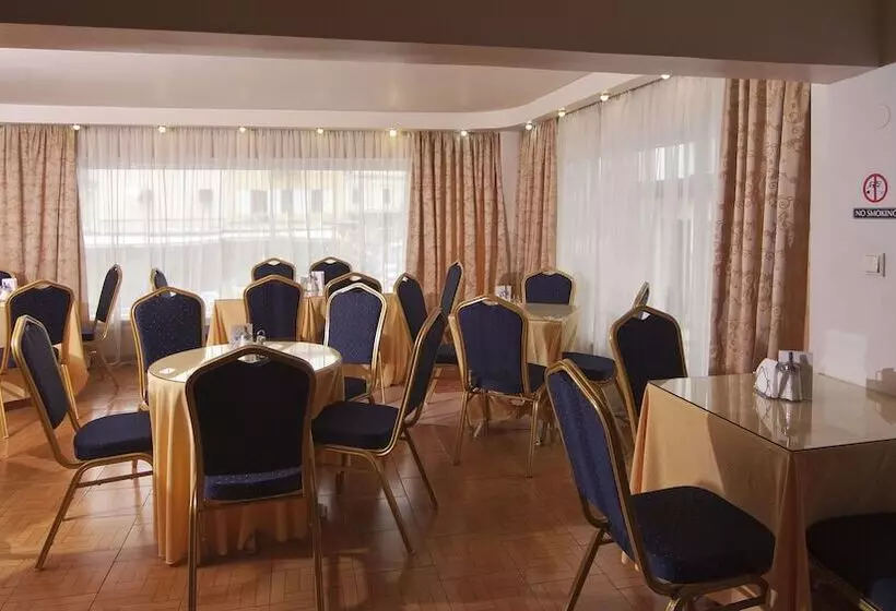 Triton Hotel Piraeus