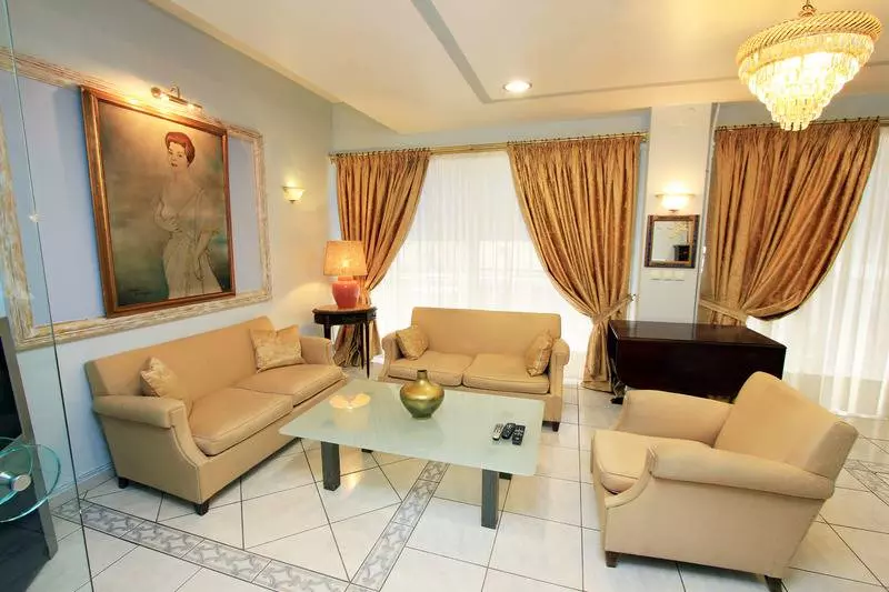 Triton Hotel Piraeus