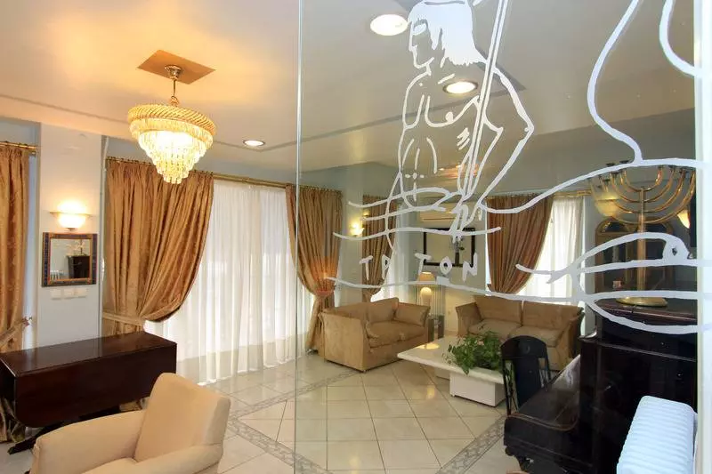 Triton Hotel Piraeus