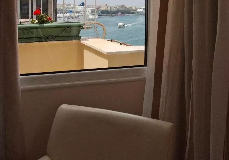 Triton Hotel Piraeus