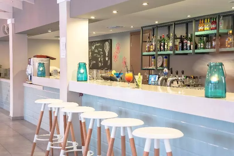 Lavris Hotel & Bungalows