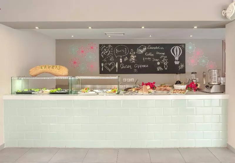 Lavris Hotel & Bungalows