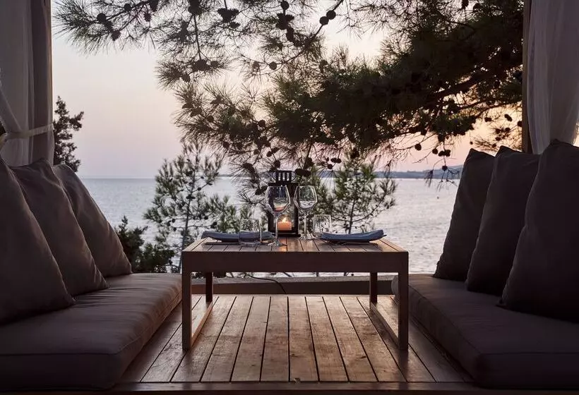 استراحتگاه White Rocks Hotel Kefalonia