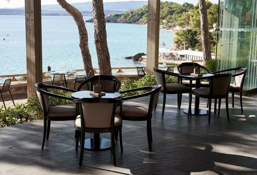 استراحتگاه White Rocks Hotel Kefalonia