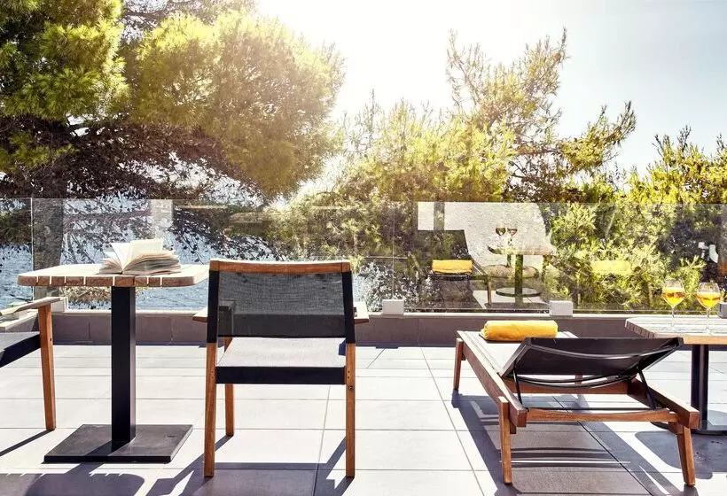 استراحتگاه White Rocks Hotel Kefalonia