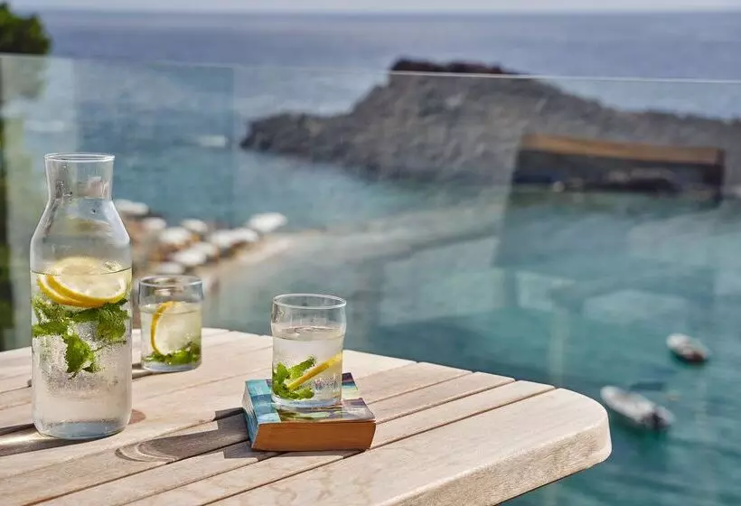 استراحتگاه White Rocks Hotel Kefalonia