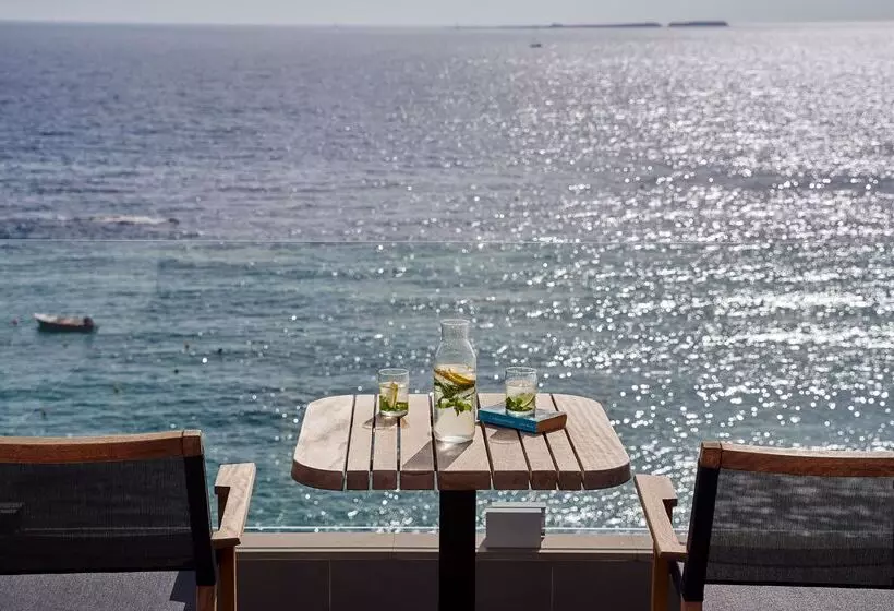 استراحتگاه White Rocks Hotel Kefalonia