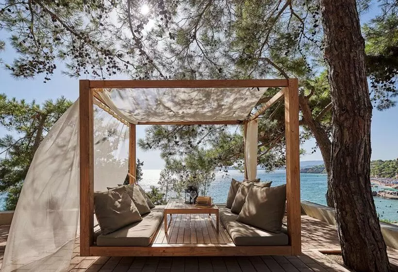 استراحتگاه White Rocks Hotel Kefalonia