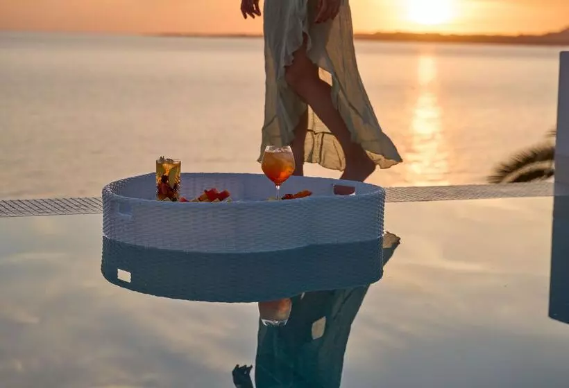 استراحتگاه White Rocks Hotel Kefalonia