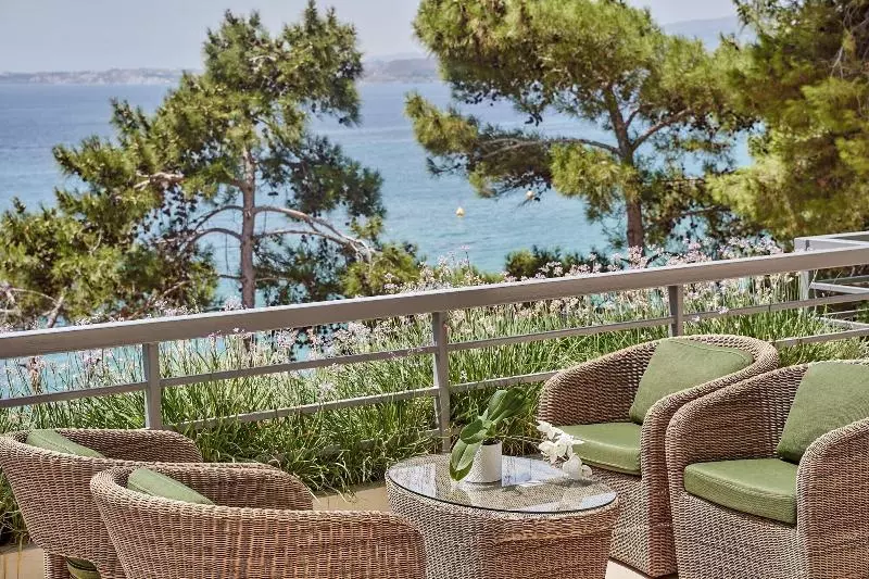 استراحتگاه White Rocks Hotel Kefalonia