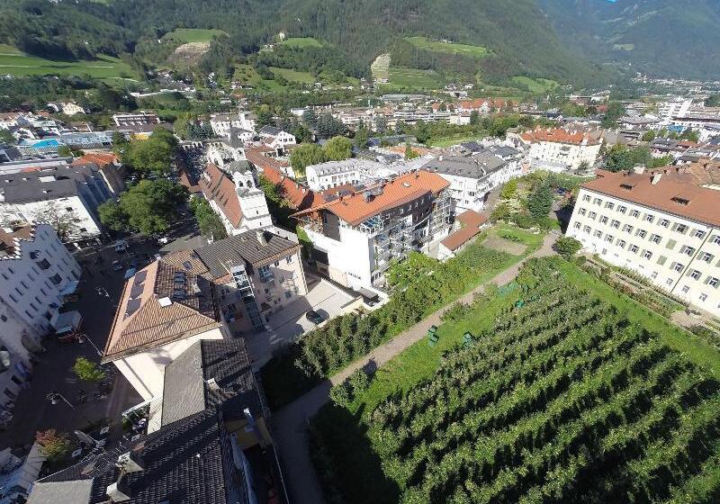 בית מלון כפרי Krone Eat Drink Stay