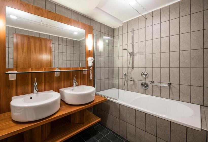 בית מלון כפרי Krone Eat Drink Stay