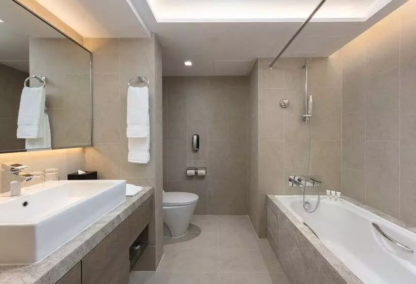 هتل New World Millennium Hong Kong