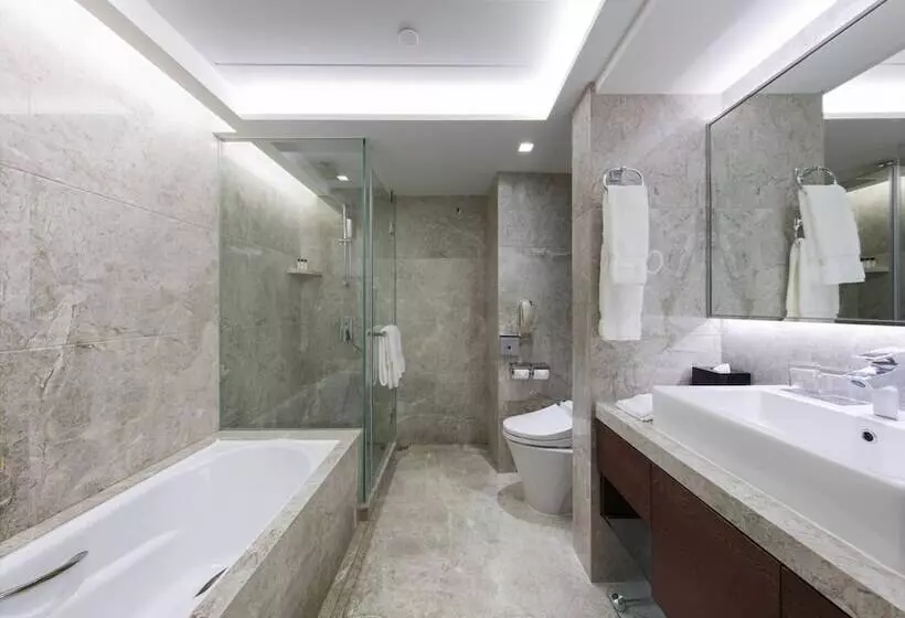 هتل New World Millennium Hong Kong