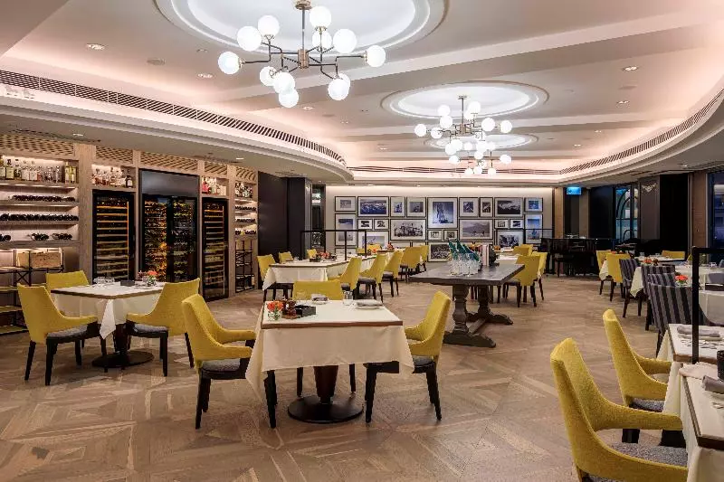 هتل New World Millennium Hong Kong