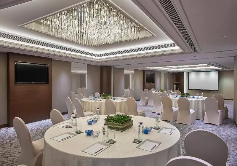 هتل New World Millennium Hong Kong