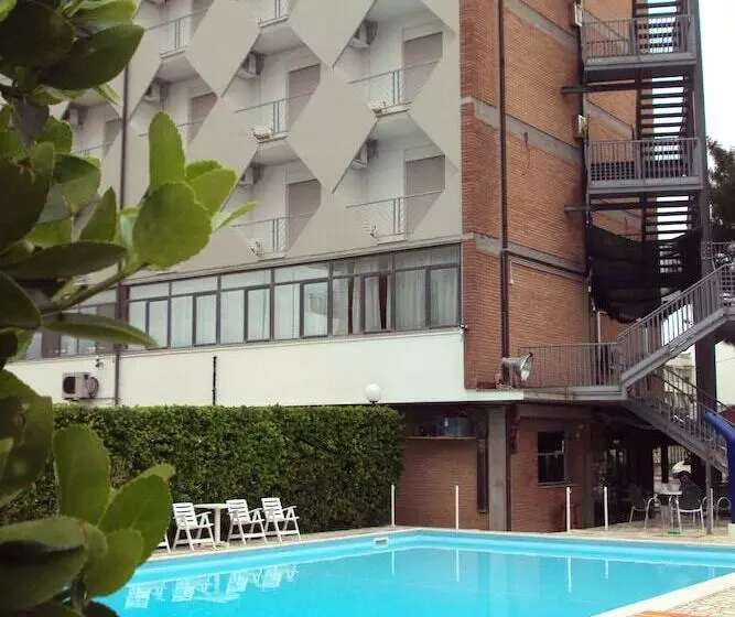 فندق Quadrifoglio