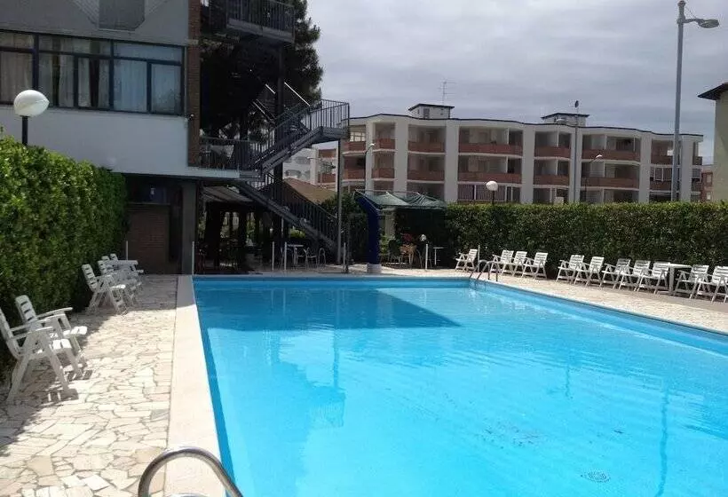 فندق Quadrifoglio