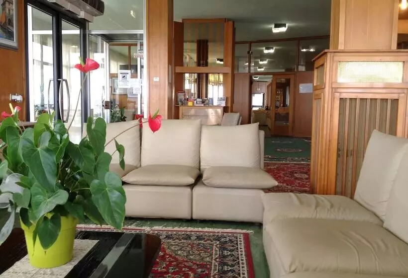 فندق Quadrifoglio