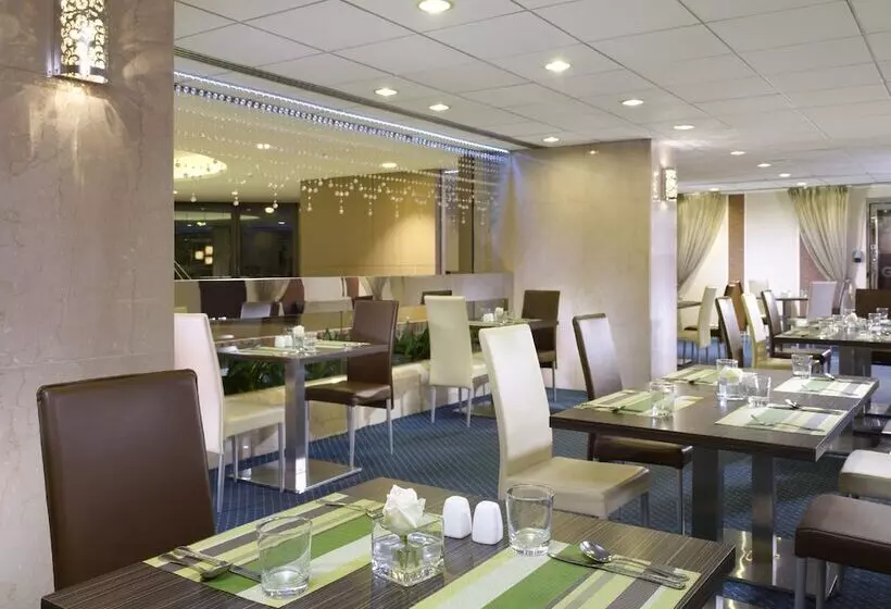 هتل The Harbourview   Chinese Ymca Of Hong Kong