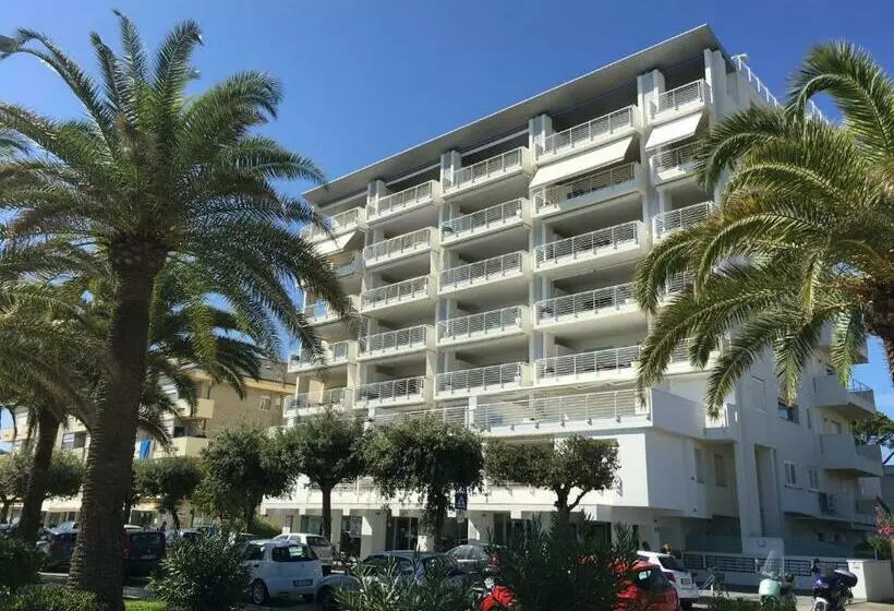 Fronte Mare Centrale Riviera Palace Giulianova Apartment Nei Mesi Di Luglio E Agosto Prenotazioni So