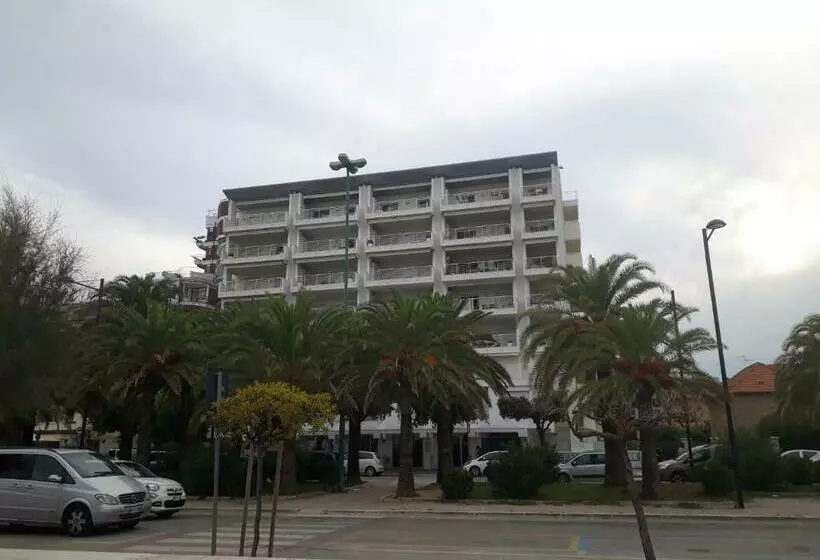 Fronte Mare Centrale Riviera Palace Giulianova Apartment Nei Mesi Di Luglio E Agosto Prenotazioni So