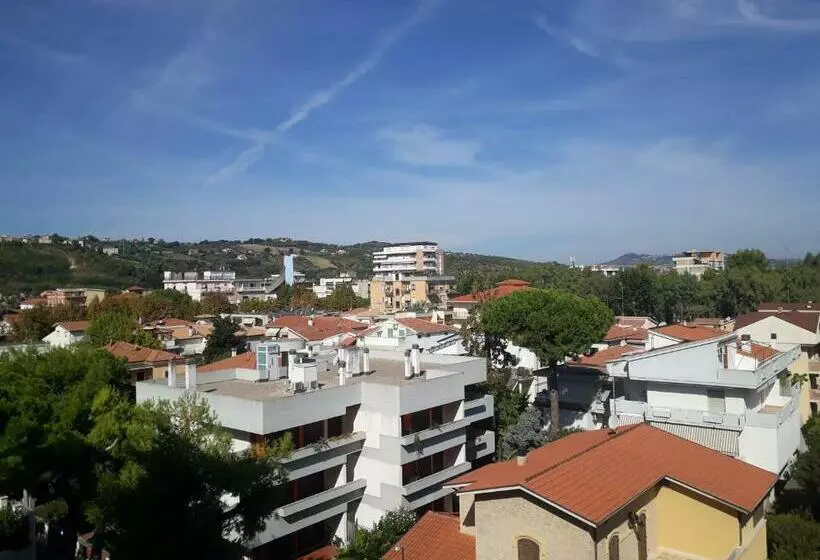 Fronte Mare Centrale Riviera Palace Giulianova Apartment Nei Mesi Di Luglio E Agosto Prenotazioni So