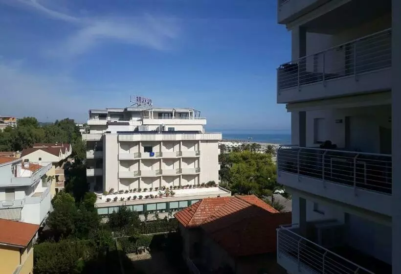 Fronte Mare Centrale Riviera Palace Giulianova Apartment Nei Mesi Di Luglio E Agosto Prenotazioni So