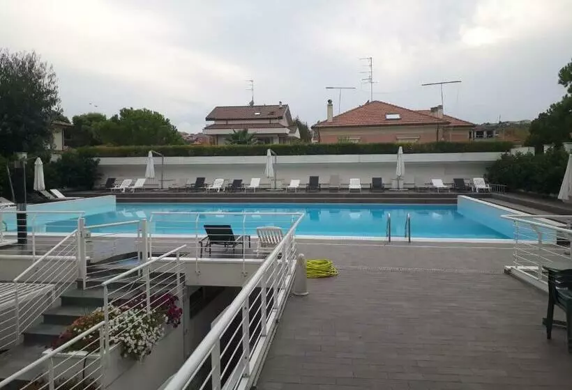 Fronte Mare Centrale Riviera Palace Giulianova Apartment Nei Mesi Di Luglio E Agosto Prenotazioni So