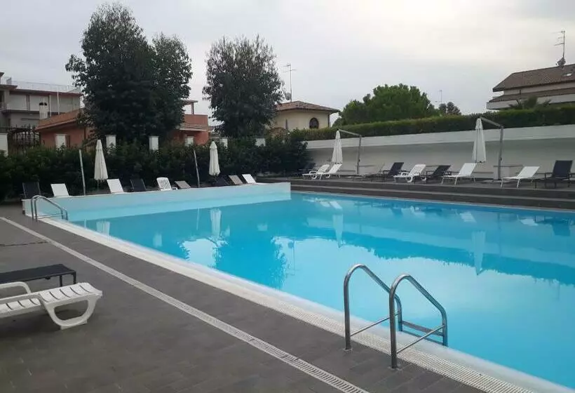 Fronte Mare Centrale Riviera Palace Giulianova Apartment Nei Mesi Di Luglio E Agosto Prenotazioni So