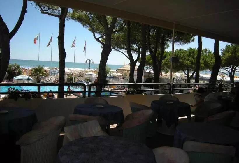 هتل Ambasciatori Palace